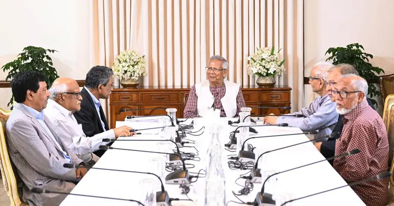 ঐকমত্য কমিশনের সঙ্গে বৈঠকে প্রধান উপদেষ্টা
